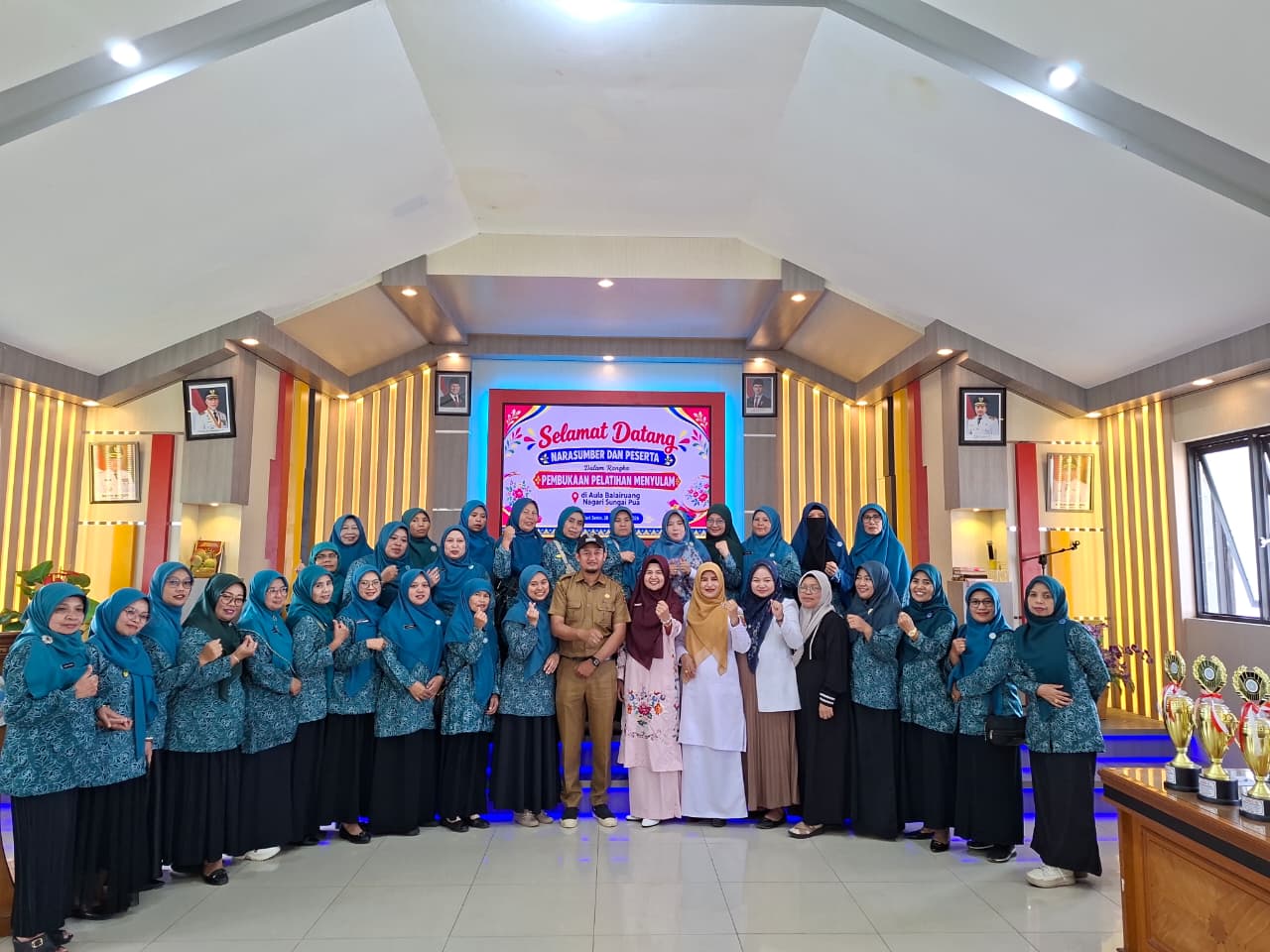 Pelatihan Menyulam bagi PKK Nagari